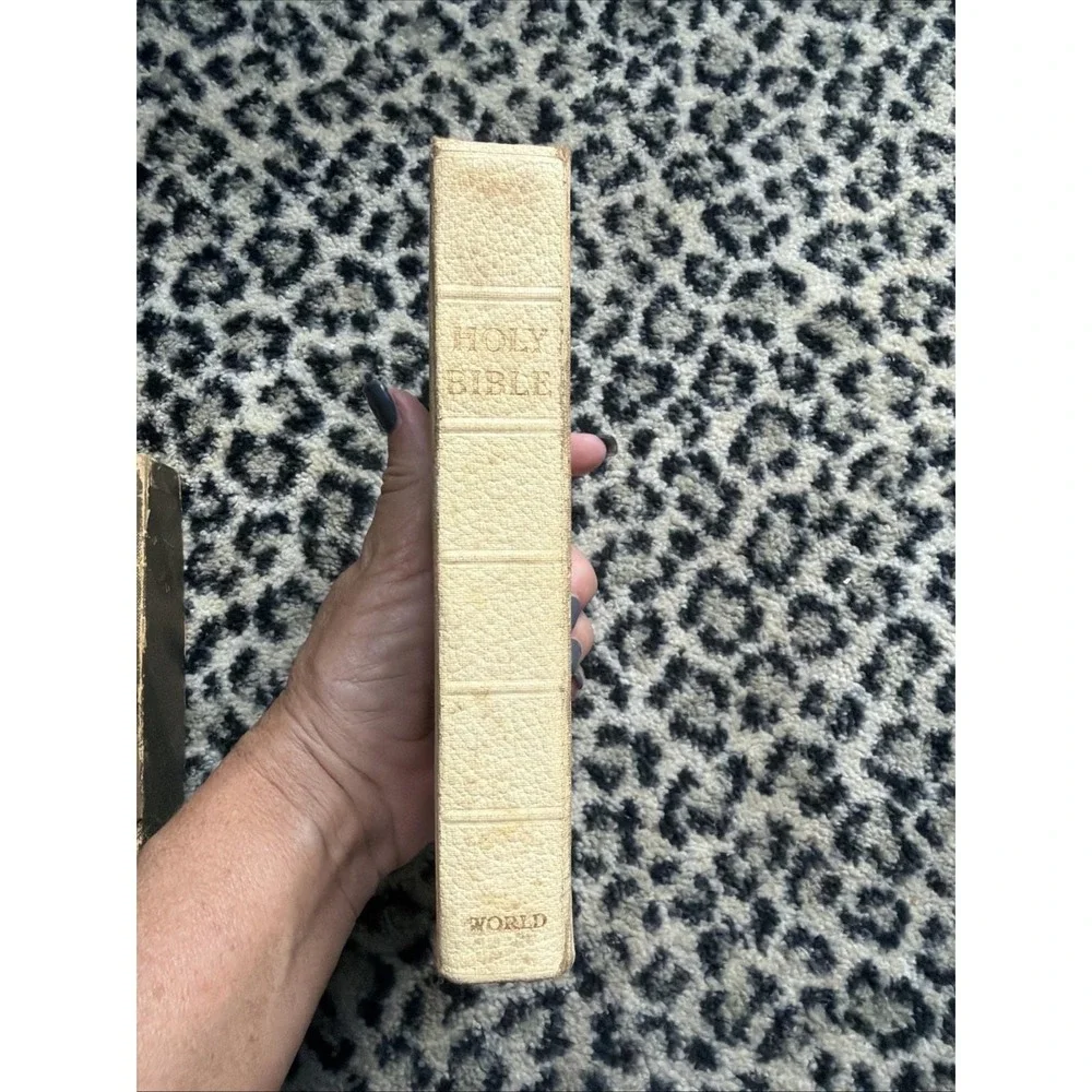 1950s Holy Bible KJV Self Pronouncing World Publishing Co Pocket Bible & Box VTG